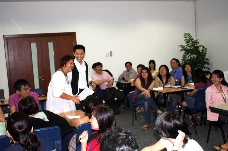 grooming_workshop_participant_sharing_img