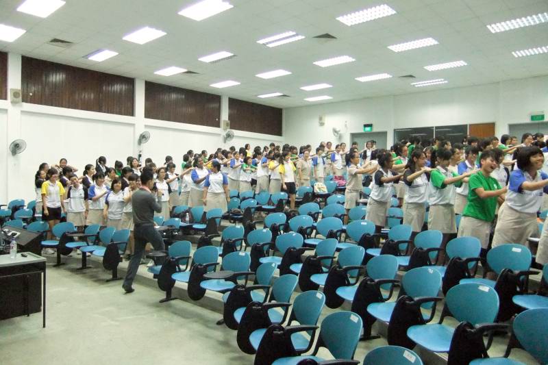 jcc_girls_grooming_workshop_massage_img
