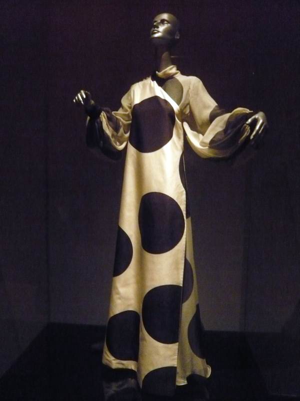 valentino_evening_ensemble_haute_couture_summer_1967_img valentino_evening_ensemble_haute_couture_summer_1967_img