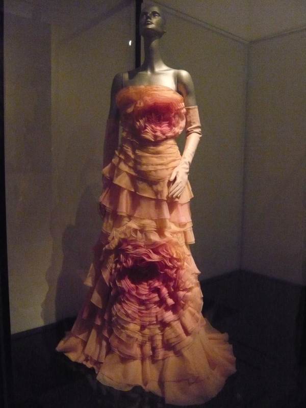valentino_haute_couture_evening_dress_spring_summer_2008_img