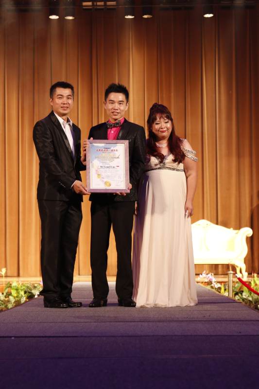 Lionel Lim Receives Inspiring Asean Politics And Business Titan Award 2015